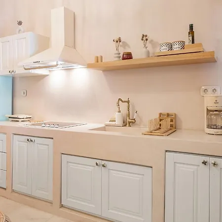 Apartment Estia's Hideaway Pyrgos, By Tinosstay